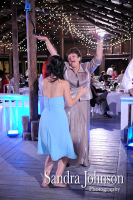 Best Lakeside wedding at Paradise Cove in Orlando, Florida - Wedding photographer - Sandra Johnson (SJFoto.com)